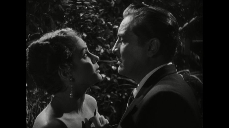 Screen capture from Él