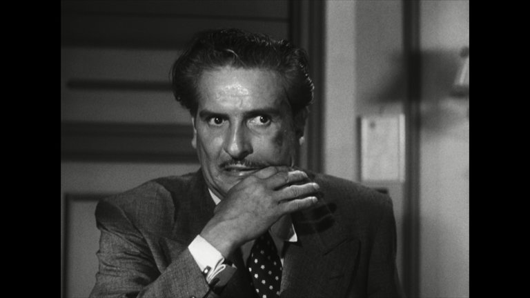 Screen capture from Él