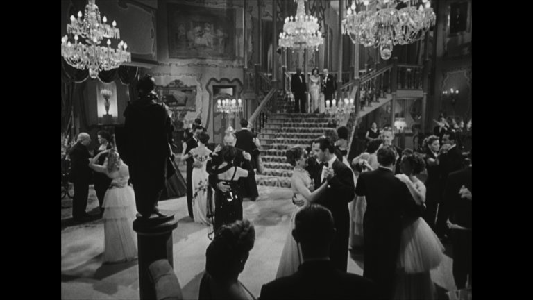 Screen capture from Él