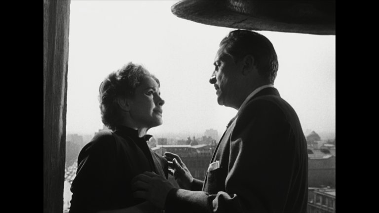 Screen capture from Él