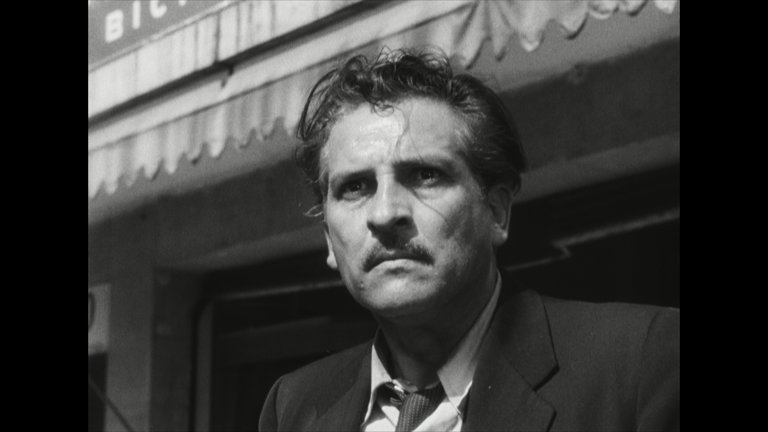 Screen capture from Él