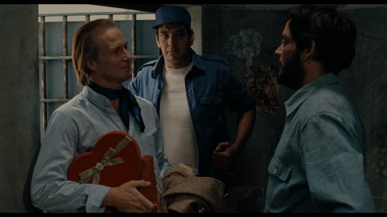 Screen capture from Kiss of the Spider Woman