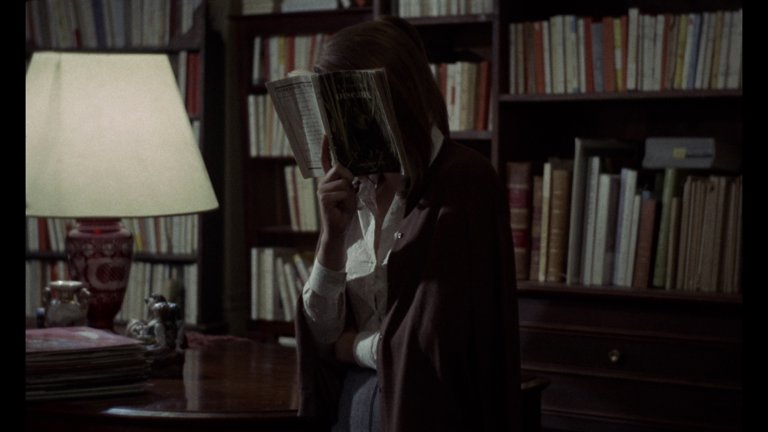 Screen capture from Une femme douce
