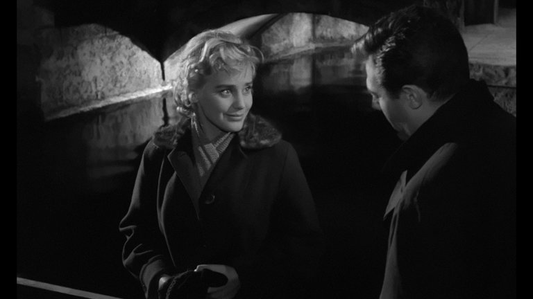Screen capture from Le notti bianche