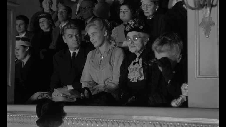 Screen capture from Le notti bianche