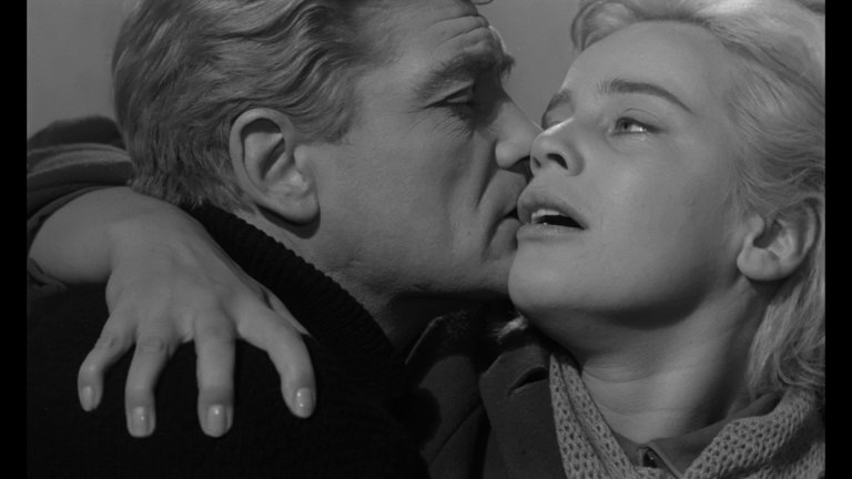 Screen capture from Le notti bianche