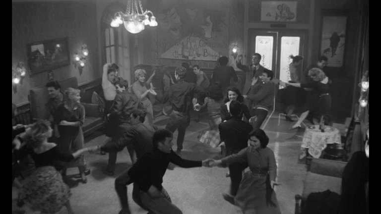 Screen capture from Le notti bianche