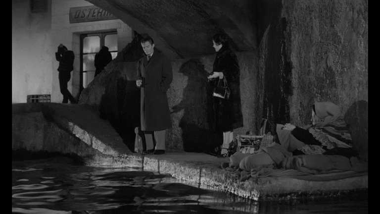 Screen capture from Le notti bianche