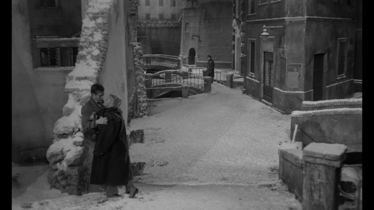 Screen capture from Le notti bianche