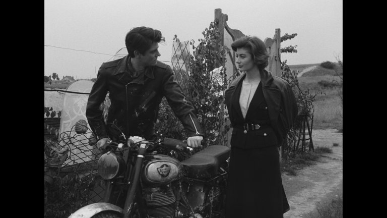 Screen capture from La tête contre les murs