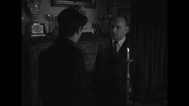 Screen capture from La tête contre les murs