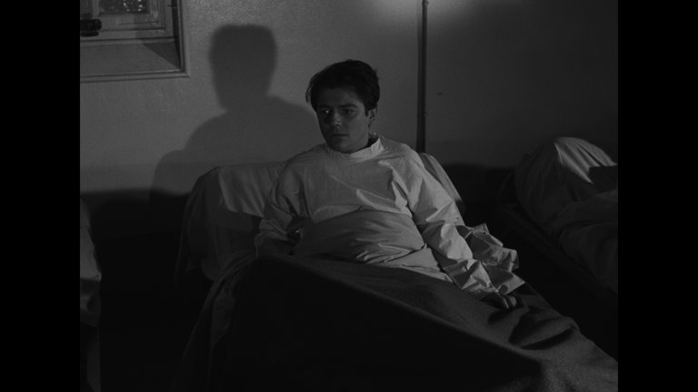Screen capture from La tête contre les murs