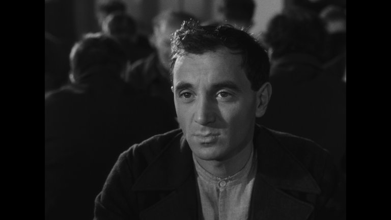 Screen capture from La tête contre les murs
