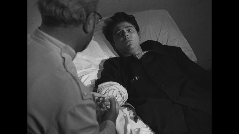Screen capture from La tête contre les murs