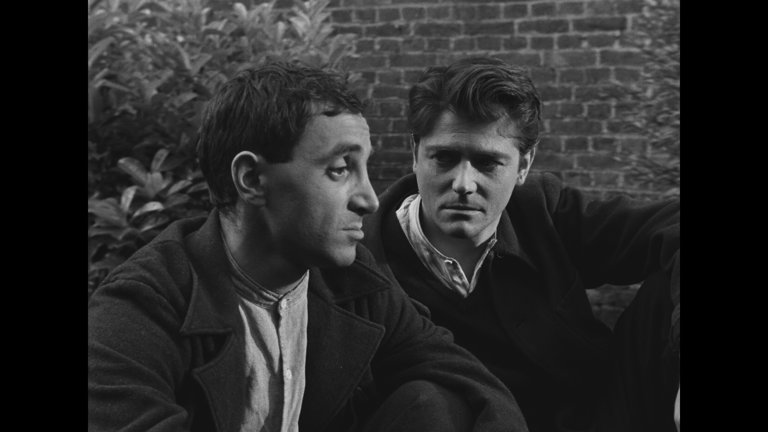 Screen capture from La tête contre les murs