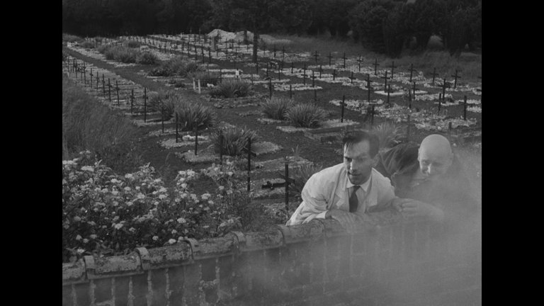 Screen capture from La tête contre les murs