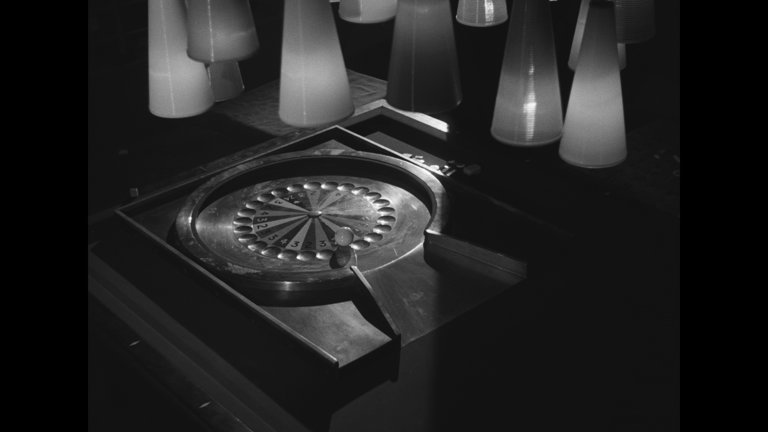 Screen capture from La tête contre les murs