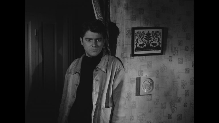 Screen capture from La tête contre les murs
