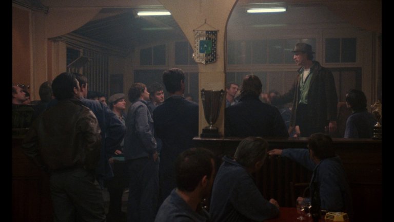 Screen capture from Une chambre en ville