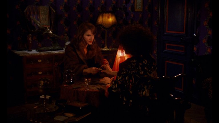 Screen capture from Une chambre en ville