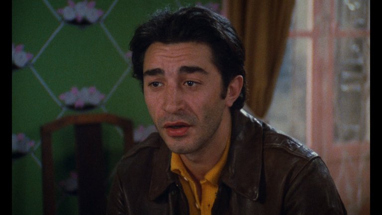 Screen capture from Une chambre en ville