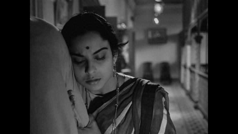 Screen capture from Charulata
