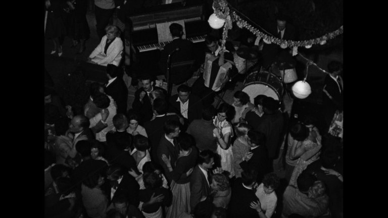 Screen capture from Chronicle of a Summer