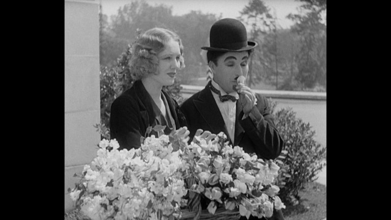 Screen capture from City Lights