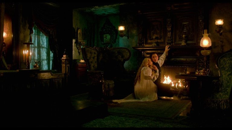 Screen capture from Crimson Peak