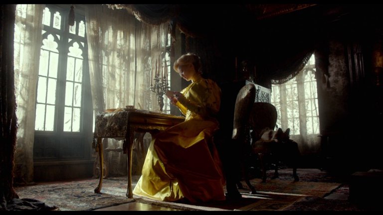 Screen capture from Crimson Peak