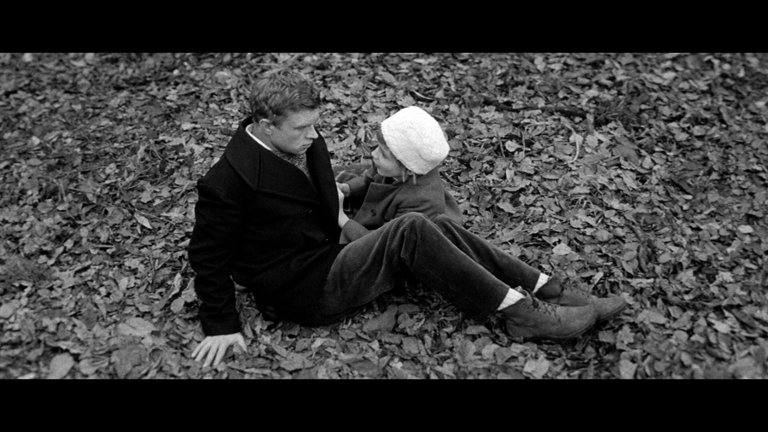 Screen capture from Sundays and Cybèle