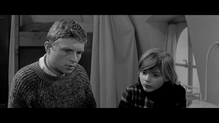 Screen capture from Sundays and Cybèle