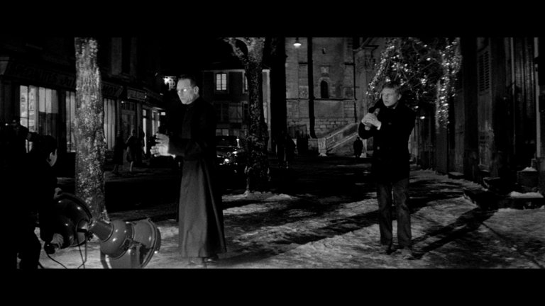 Screen capture from Sundays and Cybèle