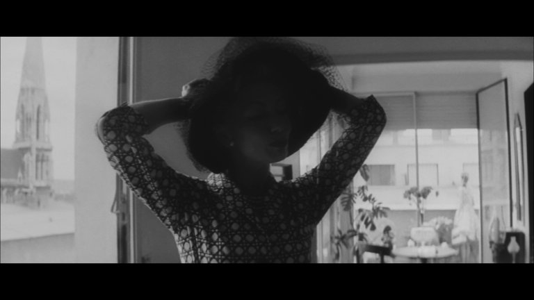 Screen capture from Lola