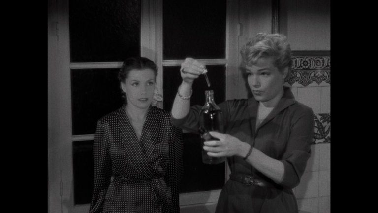 Screen capture from Les diaboliques