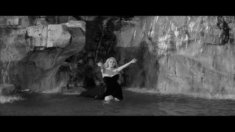 Screen capture from La dolce vita
