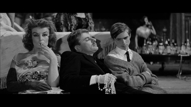 Screen capture from La dolce vita