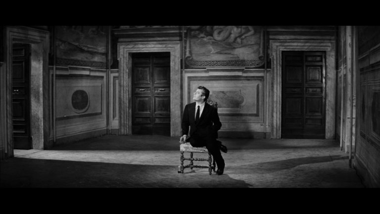 Screen capture from La dolce vita