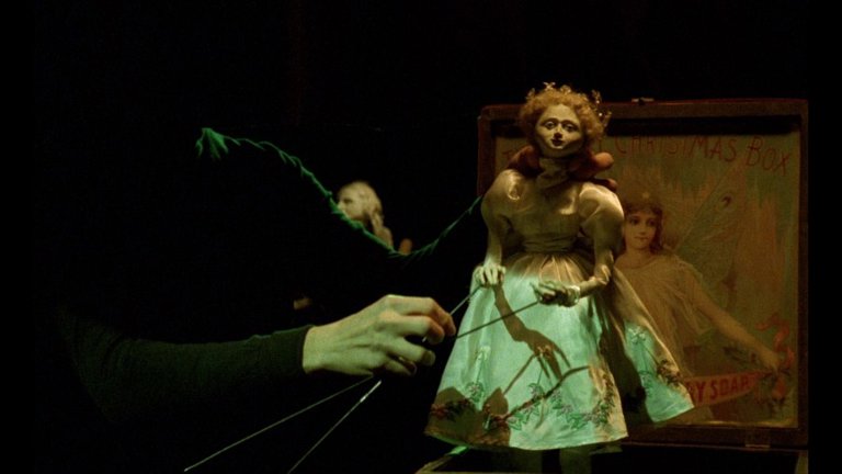 Screen capture from The Double Life of Véronique