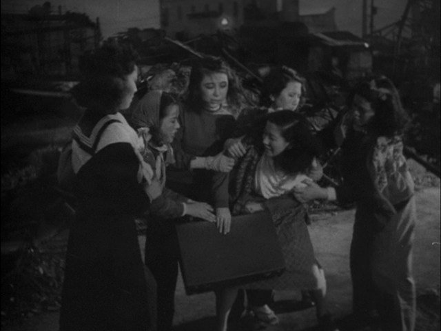 Screen capture from Kenji Mizoguchi's Fallen Women