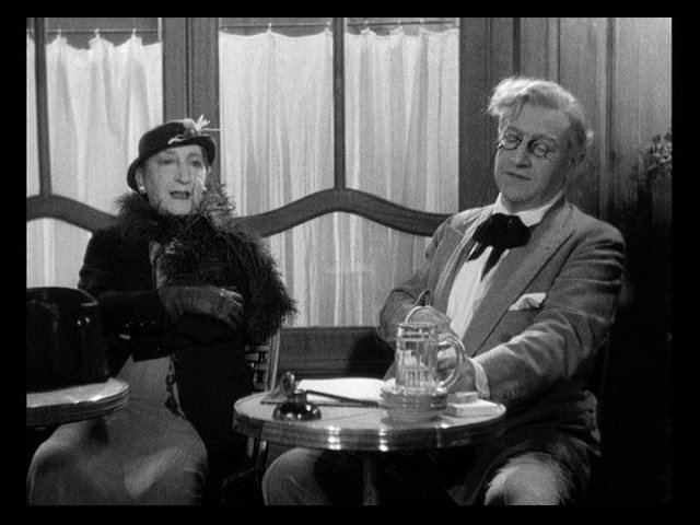 Screen capture from Presenting Sacha Guitry
