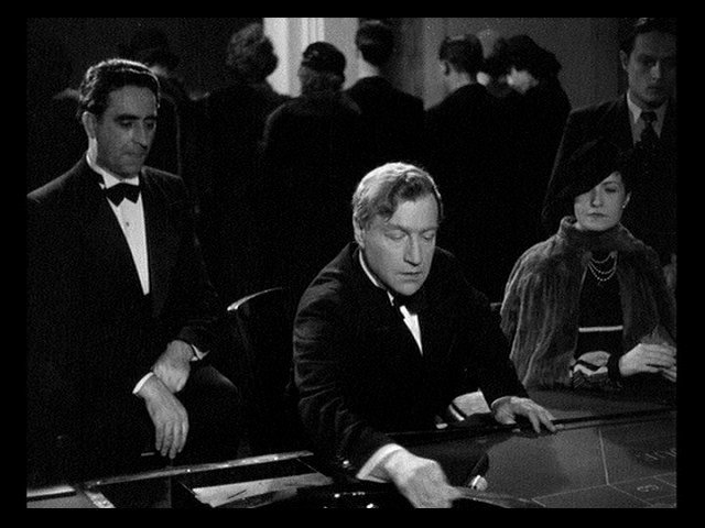 Screen capture from Presenting Sacha Guitry