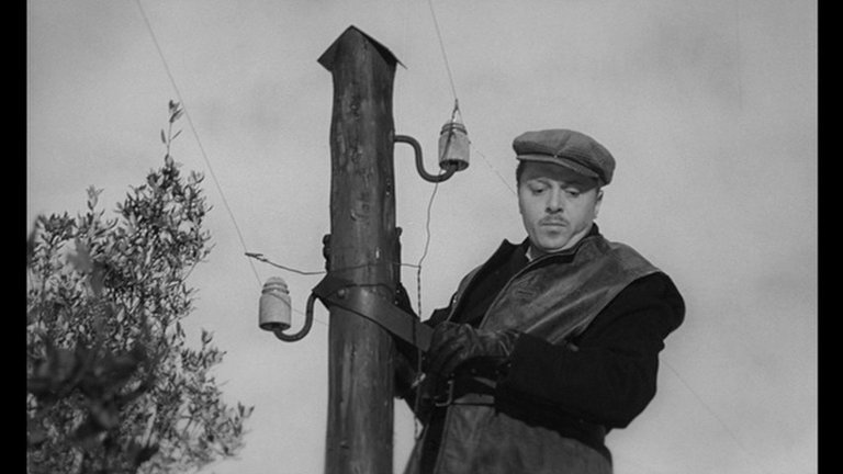 Screen capture from Basil Dearden’s London Underground
