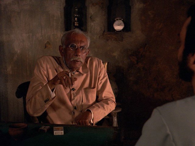 Screen capture from Late Ray