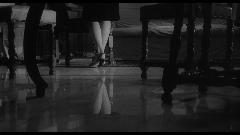 Screen capture from L'eclisse