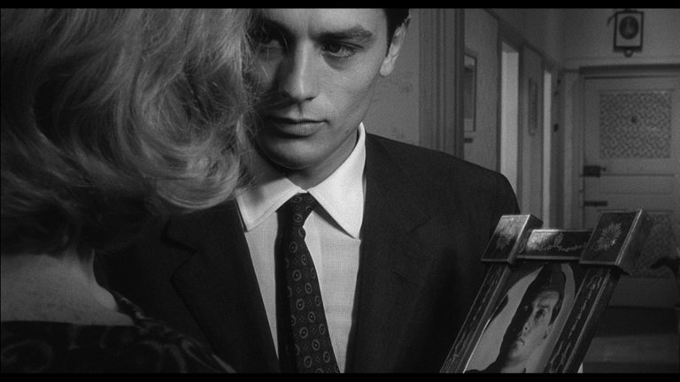 Screen capture from L'eclisse