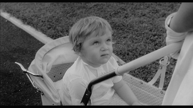 Screen capture from L'eclisse