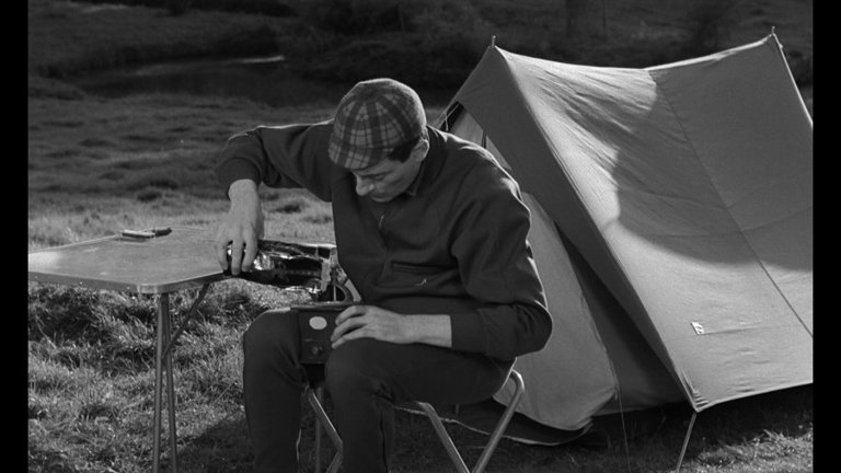 Screen capture from Pierre Etaix