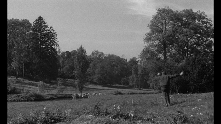 Screen capture from Pierre Etaix