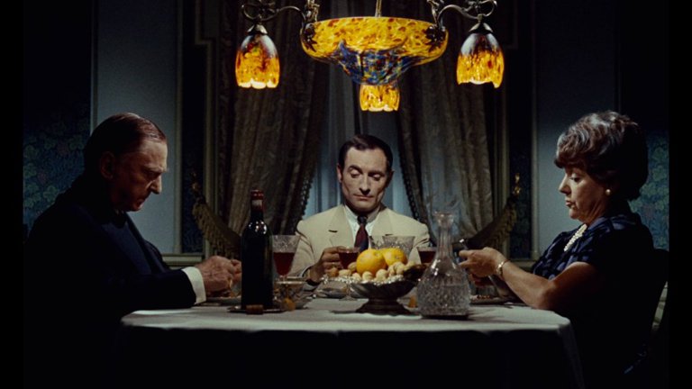 Screen capture from Pierre Etaix